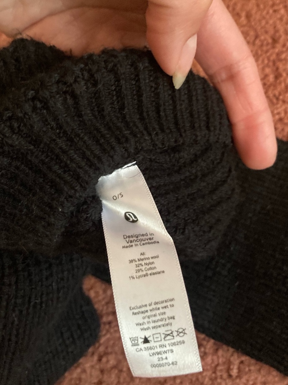 Lululemon Women's Ribbed Knit Merino Wool-Blend Leg Warmer Black - Picture 3 of 4